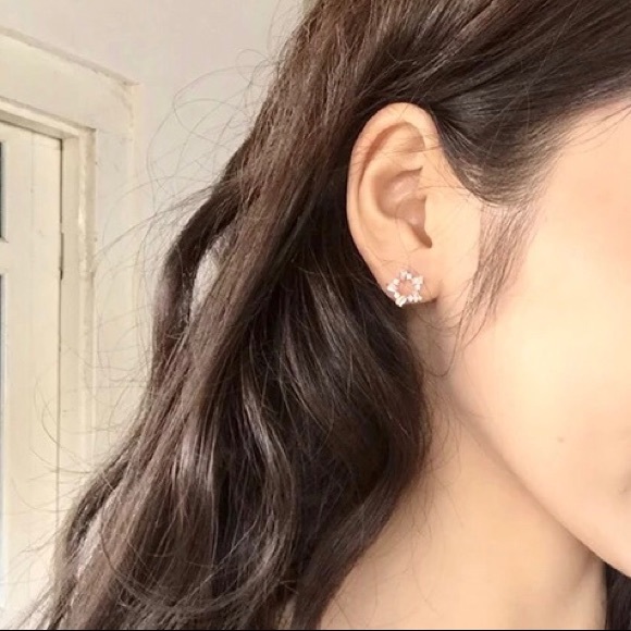 Stunning Star Zirconia Stud Earrings Silver Posts - Picture 5 of 6